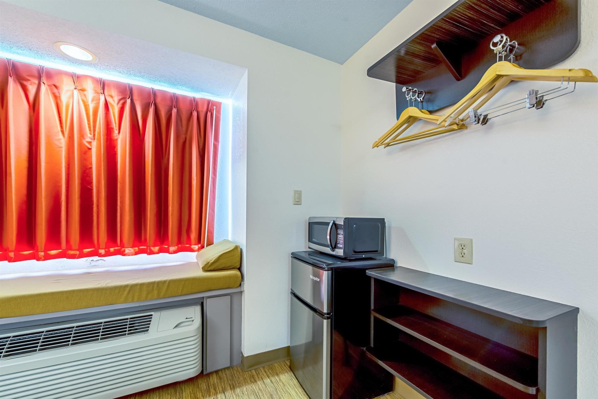 Motel 6 Indianapolis Carmel Exteriör bild